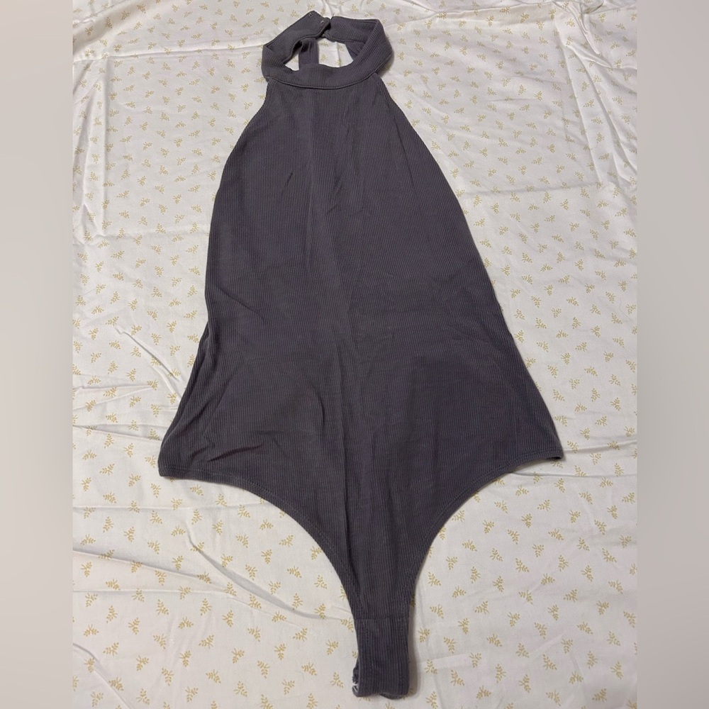 GREY CHOKER OPEN BACK DESIGN BODYSUIT WITH CLASPS SIZE MEDIUM